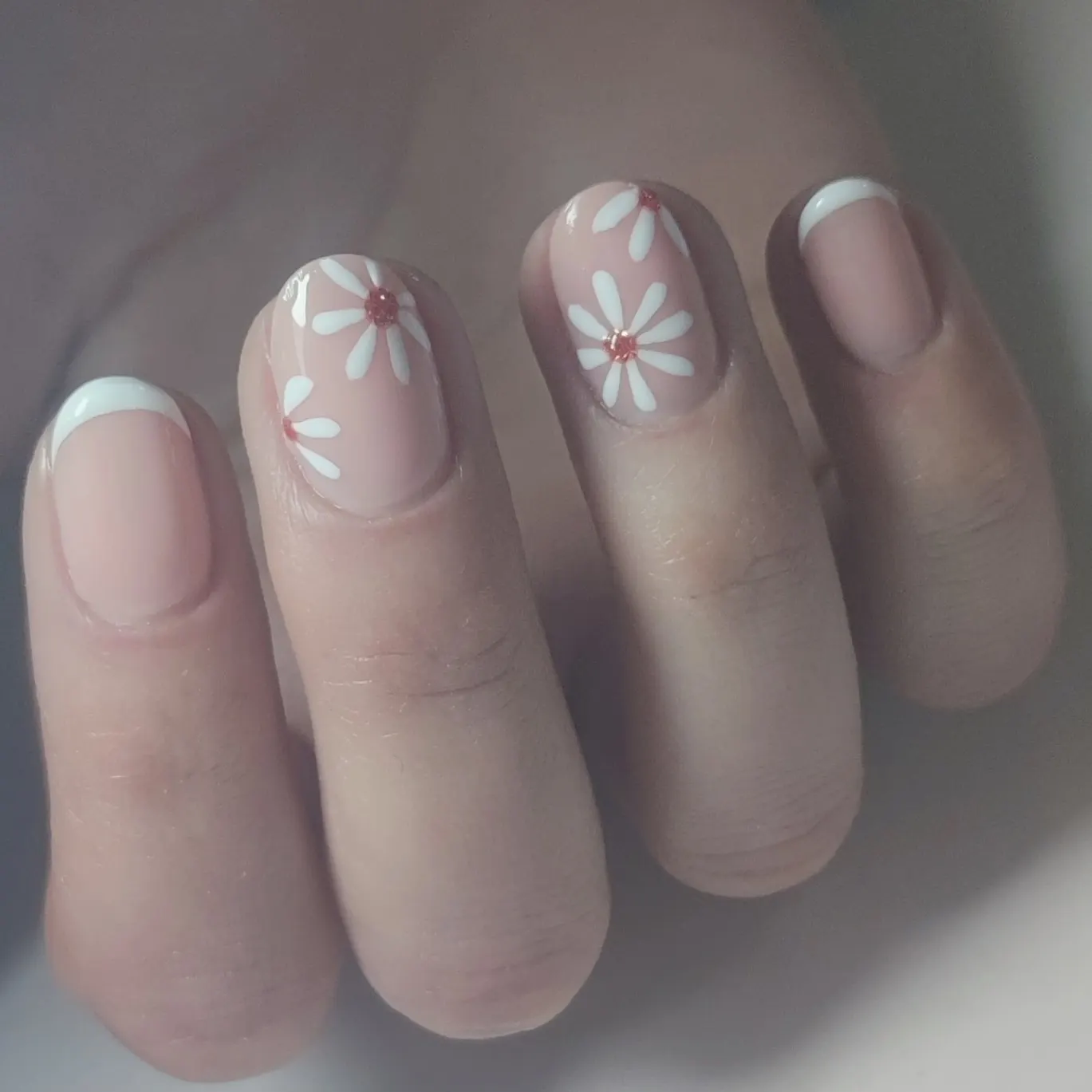 French met witte bloemen en rose gold